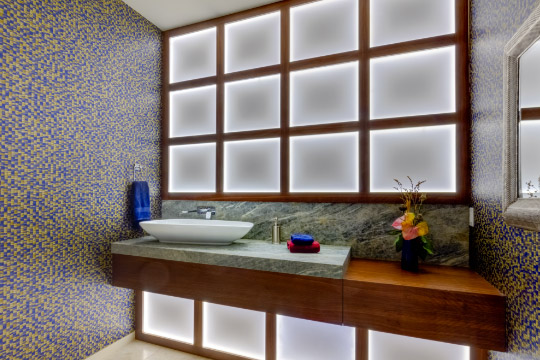 bathroom with tiled wall